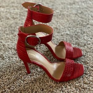 Red express heel size 7